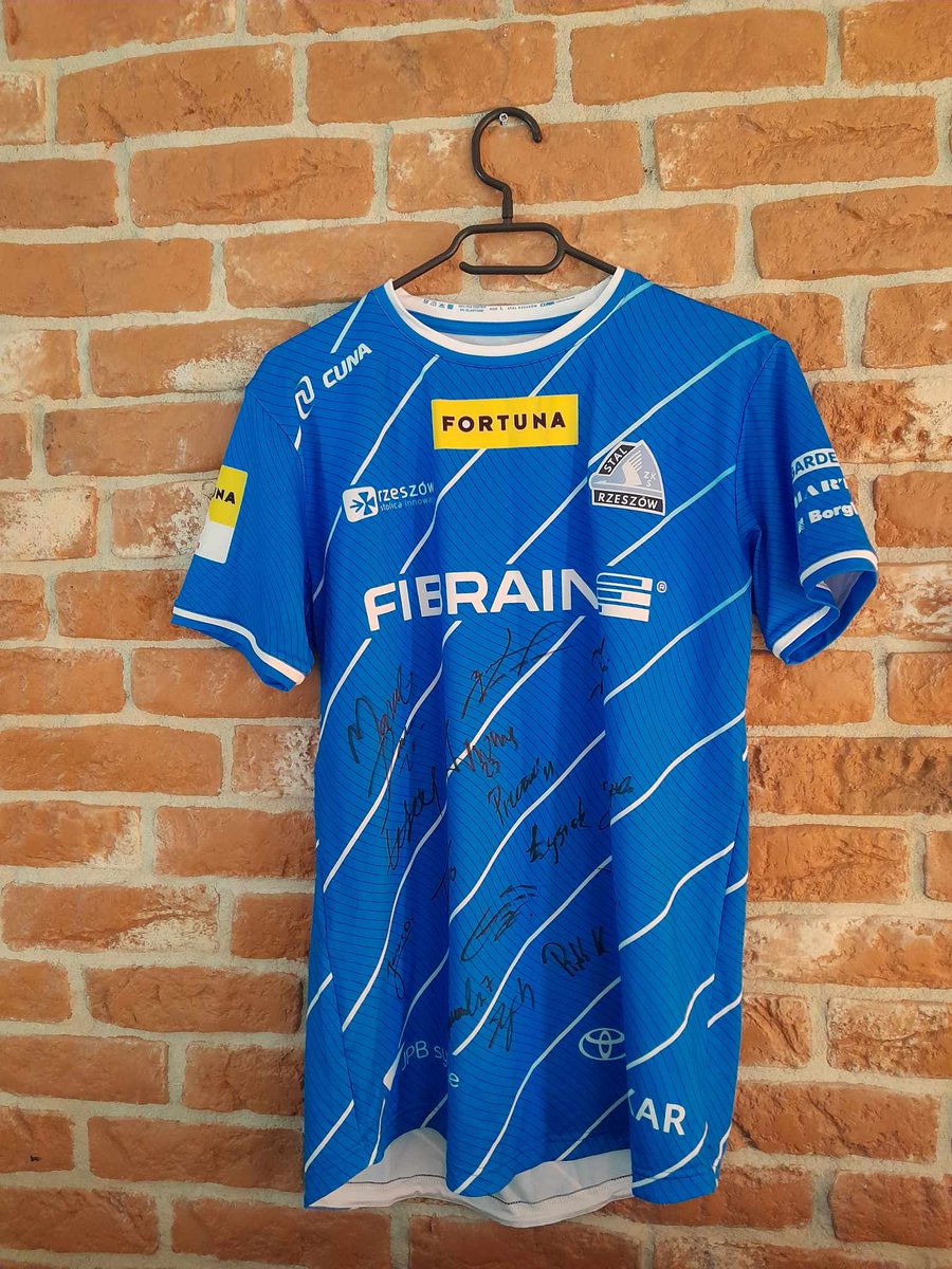 Czołem <a href="/StalRzeszow/">Stal Rzeszów</a>! Wasz zawodnik kolejny raz wspiera naszą akcje i przekazał na licytację swoją koszulkę z autografami całej drużyny. Dzięki <a href="/oleksy23/">Paweł Oleksy</a>! 😎 
Link: allegro.pl/oferta/koszulk…