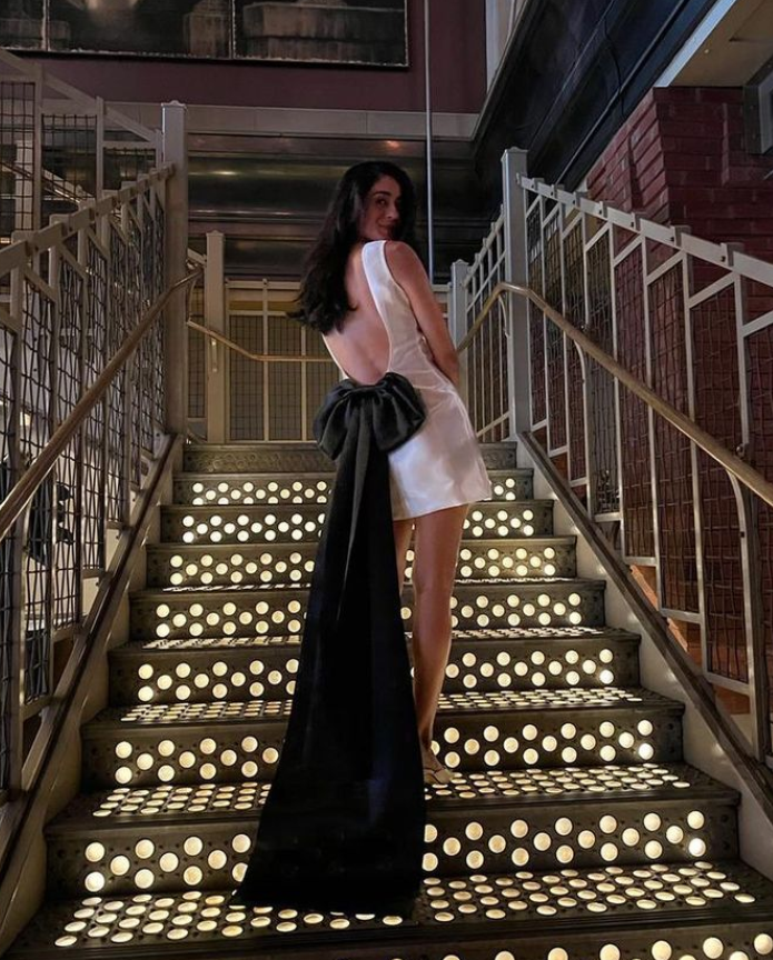 GraziaIndia's tweet photo. We need an outfit like this to remind our friends that our presence is a gift! 💁♀️
#DivaDhawan https://t.co/dJrfz6tG4c