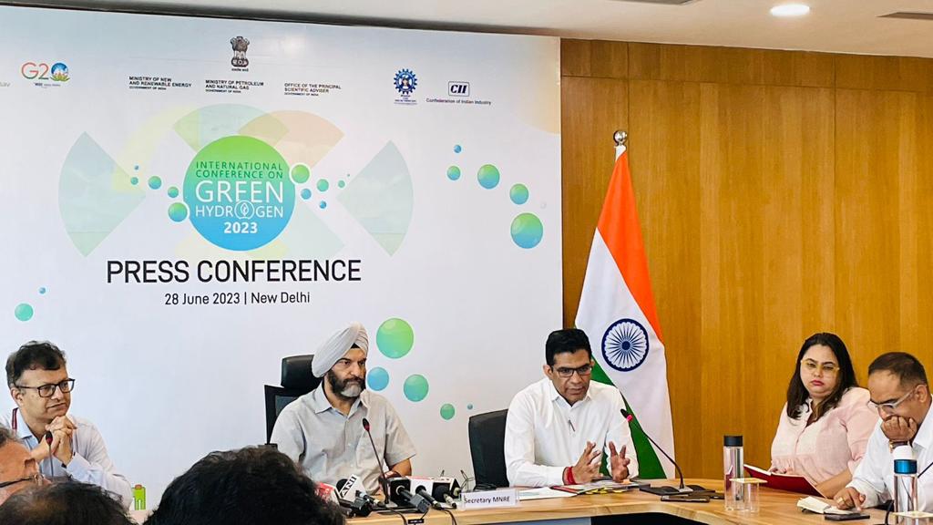 PrinSciAdvOff's tweet image. 📢#ConferenceAlert

.@mnreindia, in partnership with
@PrinSciAdvGoI, @PetroleumMin and @CSIR_IND
is organising an International Conference on #GreenHydrogen to bring together the global scientific and industrial community.  

#Cleanenergy #RenewableEnergy #Sustainability  (1/3)