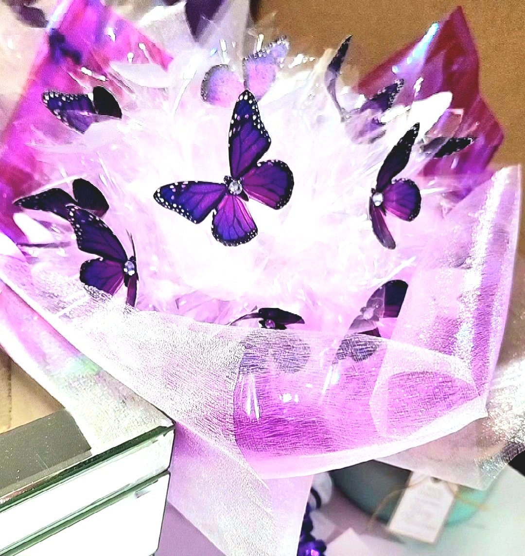 foreverflr's tweet photo. The Mariposa. 25 butterfly light-up bouquet. Interested in what you see? Reach out to us today! https://t.co/ICDCPyUPuI