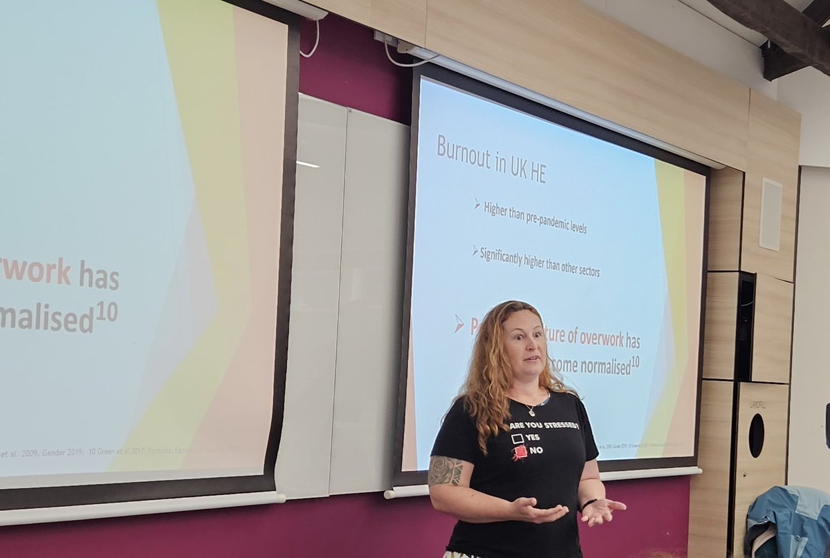 TraceyLintern's tweet photo. Kelli wins the most relevant T-shirt award #burnout #StressLevel #AUA23 
Burnout levels in UK HE (PS staff).
Really resonates 🤔 https://t.co/xQsPXq54Ke