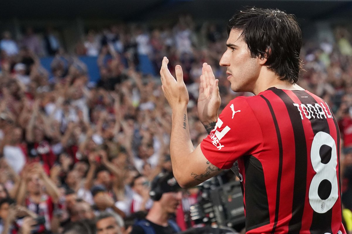 SerieA_AR's tweet photo. ما ضرَّ لو ودَّعتنِي.. ومنحتني فصلَ الخِتامْ 

اعتنوا بـولـدنـا جـيـدًا @PLinArabic 👋 

#الدوري_الإيطالي https://t.co/VWP8Vnjnsw