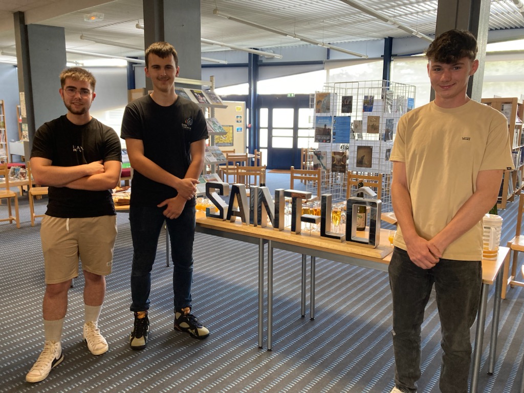 Fiers de vous présenter 3 apprentis:
- Esteban PRIMAULT double médaille d'or au concours MAF (meilleur apprenti de France) au départemental et au  régional.
- Enzo LEGUELINEL et Florentin ANDRÉ, par mis les 3 finalistes du Concours Général des Métiers en MELEC.
BRAVO à eux 👏