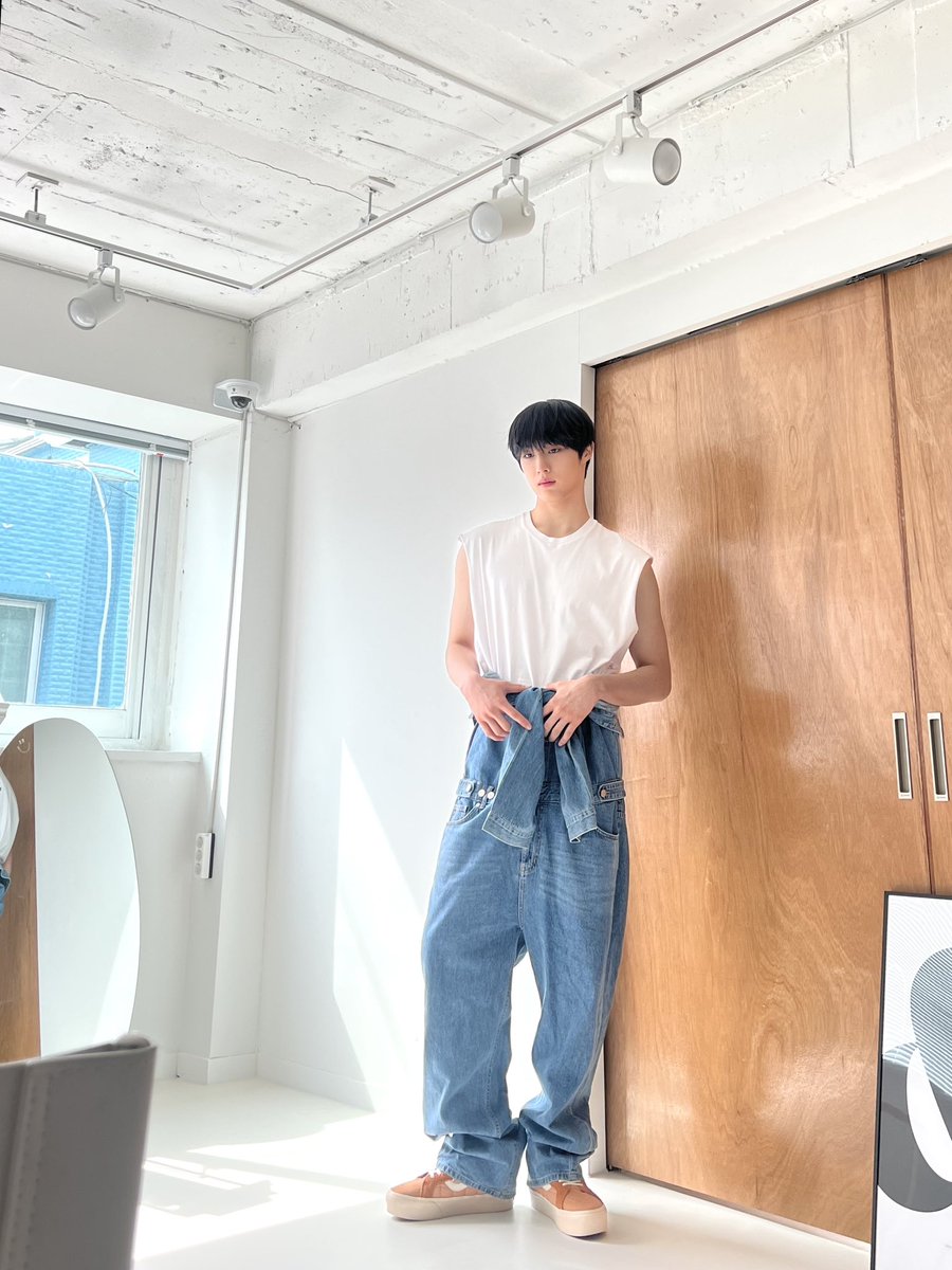 CIX_twt's tweet photo. 너무 덥구만😢😢😢😢😂

#CIX #씨아이엑스 #현석 #윤현석 #서기 #막내 #FIX #픽스 #픽스내거 https://t.co/rHqhENQnVz