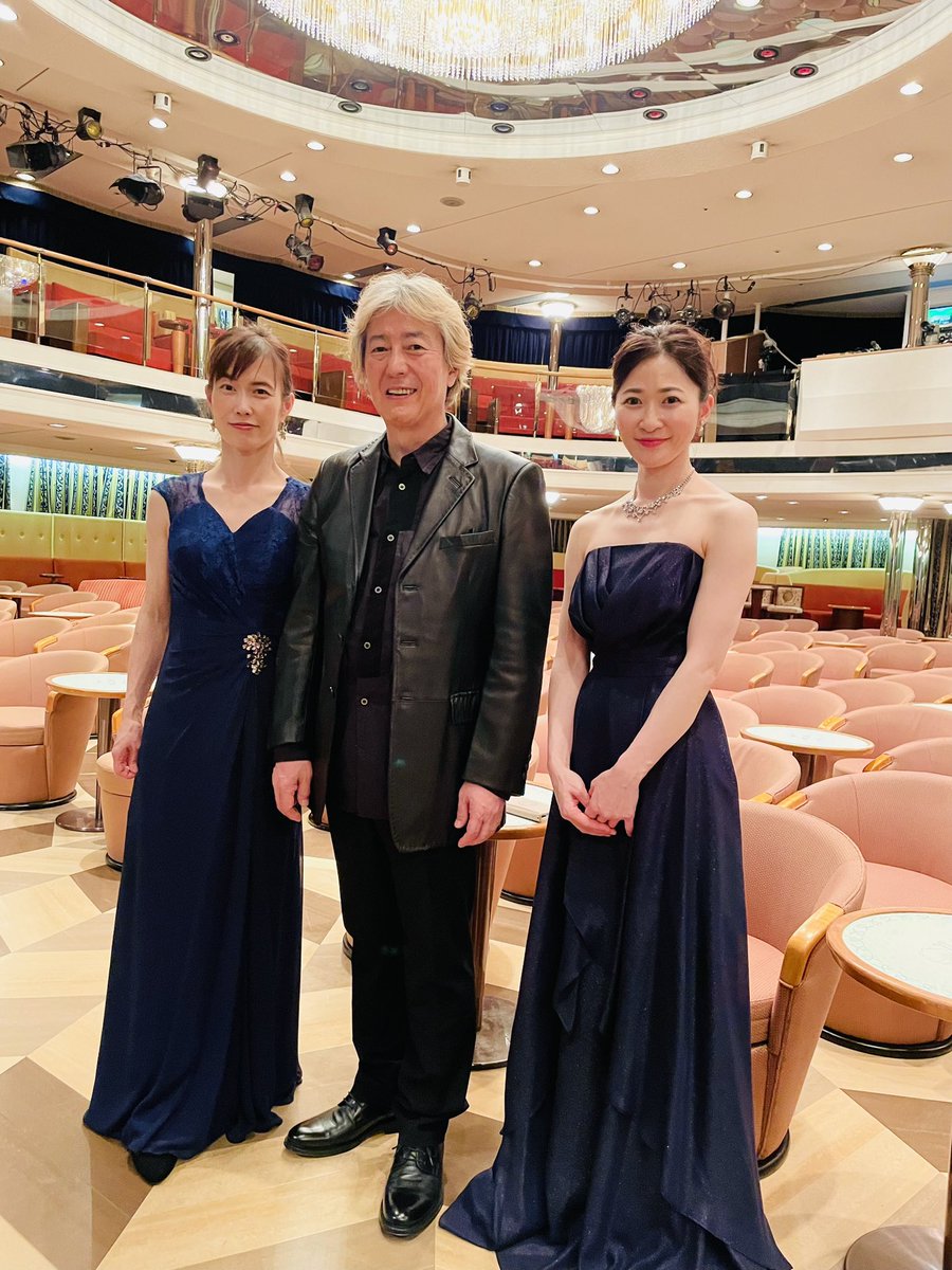 rienishimoto's tweet photo. にっぽん丸クルーズのメインショー〜アコースティック・カフェの水上散歩〜 楽しいステージでした✨
#にっぽん丸 https://t.co/gB8CCoabA0