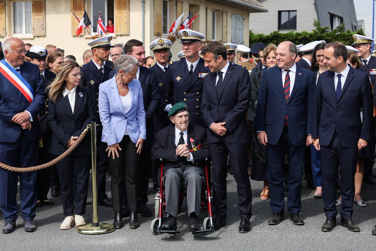 Elisabeth_Borne's tweet photo. Le cœur lourd en apprenant la disparition de Léon Gautier, dernier des 177 valeureux Français qui ont participé au débarquement de Normandie. 

J'avais eu l'honneur de le rencontrer il y a peu. Nous n’oublierons jamais son courage et son dévouement pour la Nation. https://t.co/0RzZ5eiRiV