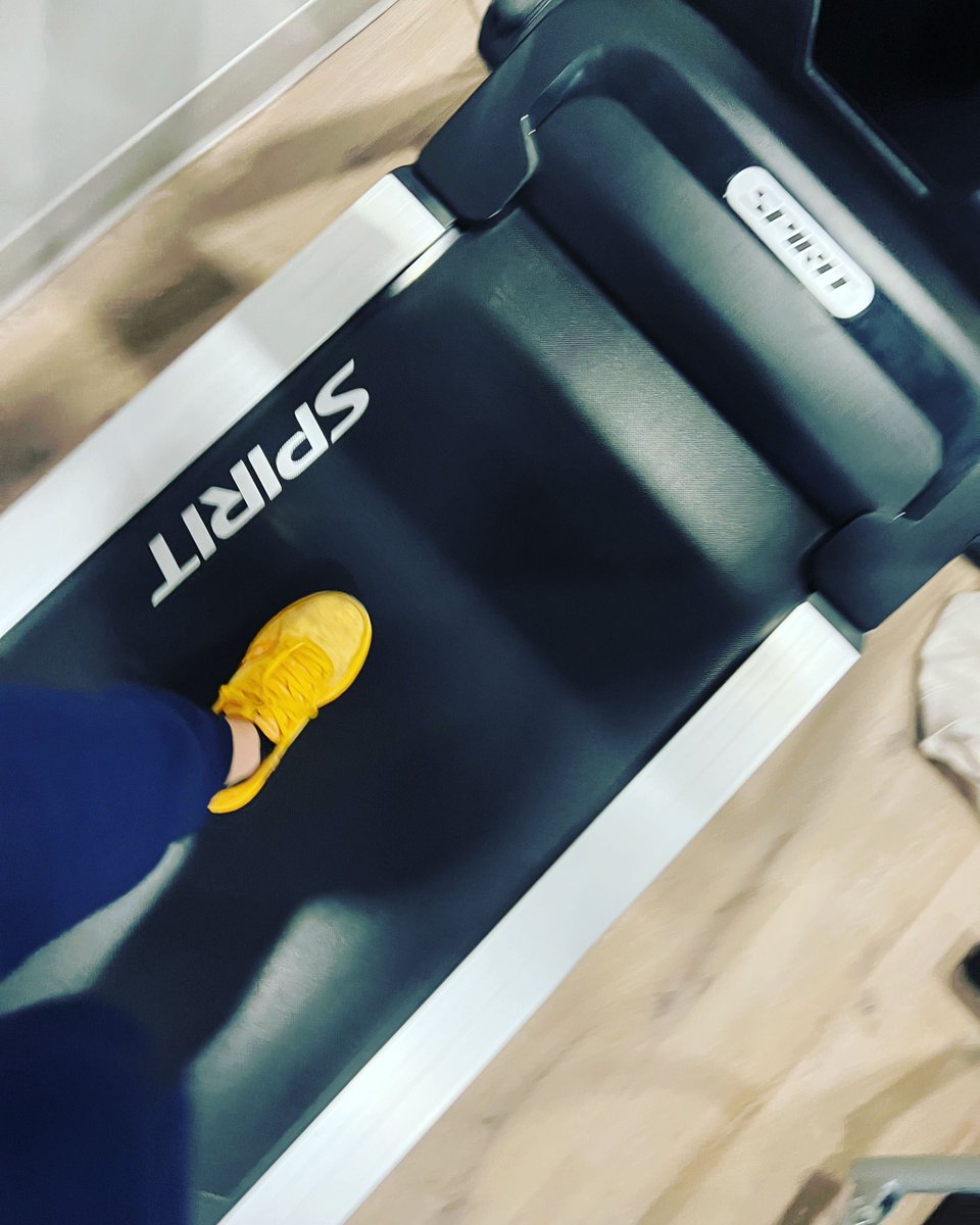 Wevvr_io's tweet photo. Early morning workouts are the best for me to start off my day. With hypothyroidism, you can have moments of depression, fatigue… what is saving me from falling is a solid work out routine. #builtstrong https://t.co/06TbqYPZRN