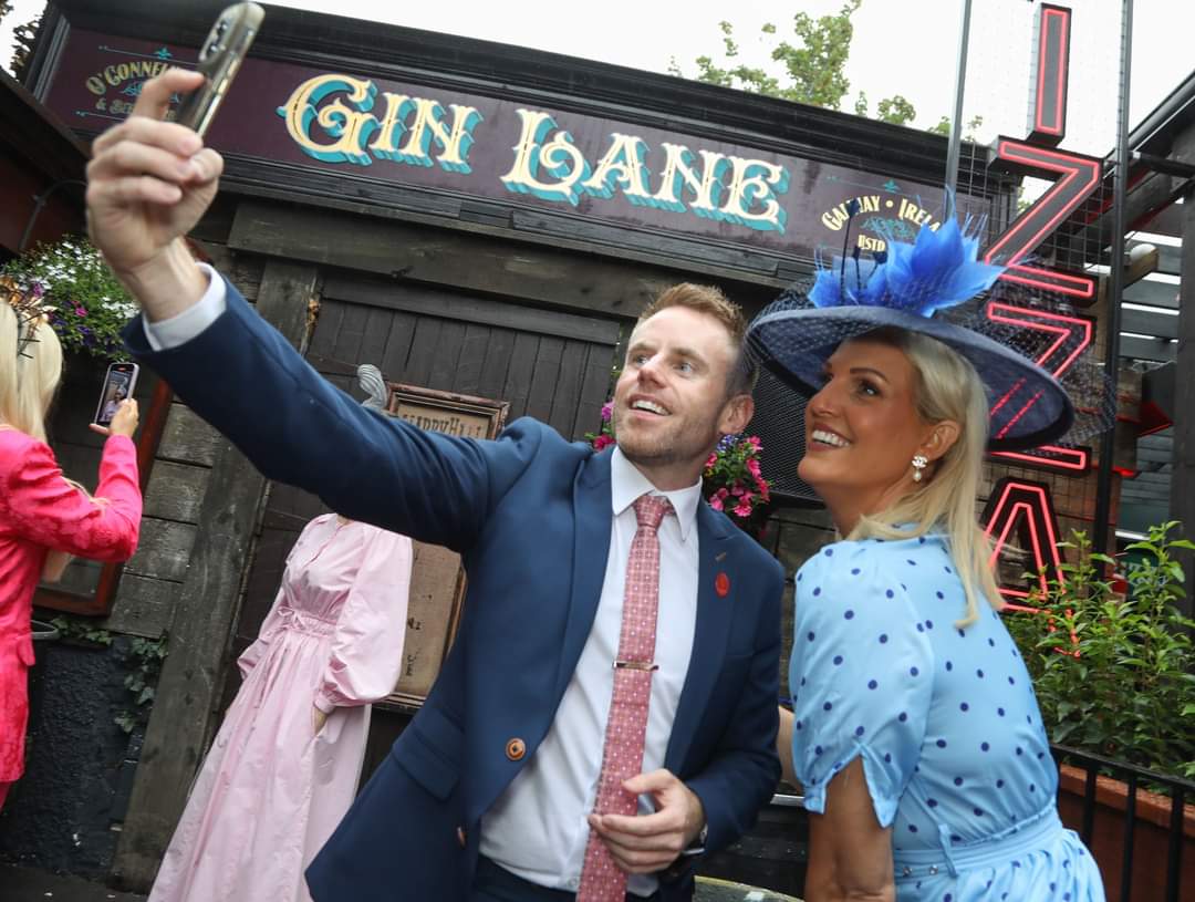 soundtolightgal's tweet photo. Delighted to be a part of the @Galway_Races Summer Festival Official Launch last week as they unveiled their plans which include;

💰 Over €2M in Prize Money 
🙌 New Sponsors
🎧 New Podcast
🥻 €13,000 for Best Dressed Lady Competition 

#GalwayRaces #SoundToLight https://t.co/u86f9BkpEC