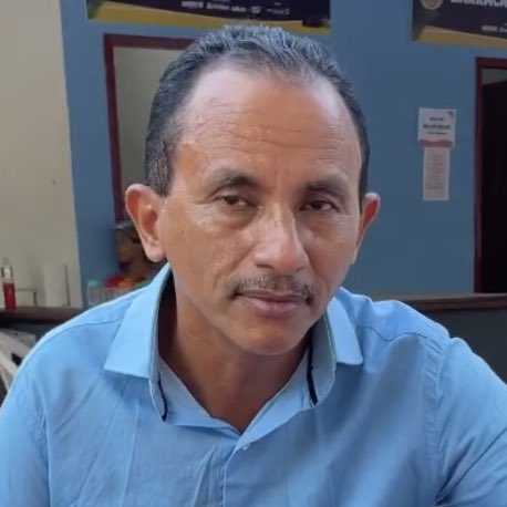 choquei's tweet photo. 🚨VEJA: Em entrevista ao Splash, Manoel Gomes acusa ex-empresários de maus tratos: 

"Eu não acertava, sou ruim para falar certos nomes. Errava e demorava muito para concluir. Ele ficava gritando, chamando de burro e de bobo. Até ameaçava bater (…) Um dia, eu me enrolei com uma palavra e ele jogou o celular na parede. Quebrou um aparelho de R$ 4 mil e me disse: 'A culpa foi sua', como se eu tivesse arremessado”.