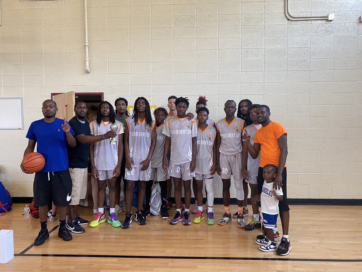 Always_on_tyme's tweet photo. Lil man led us to victory 😂🤝🏿 #TeamNextUp #2ndTourneyWin #BestOfSouthNext https://t.co/C5PjqqjNbF