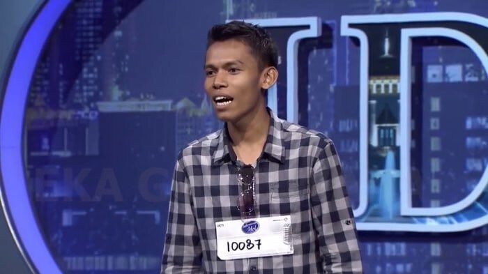 "Bisa nyanyi lagu barat, nggak?”

"Bisa!"

"Lagu barat punya siapa?"

“Welly.”