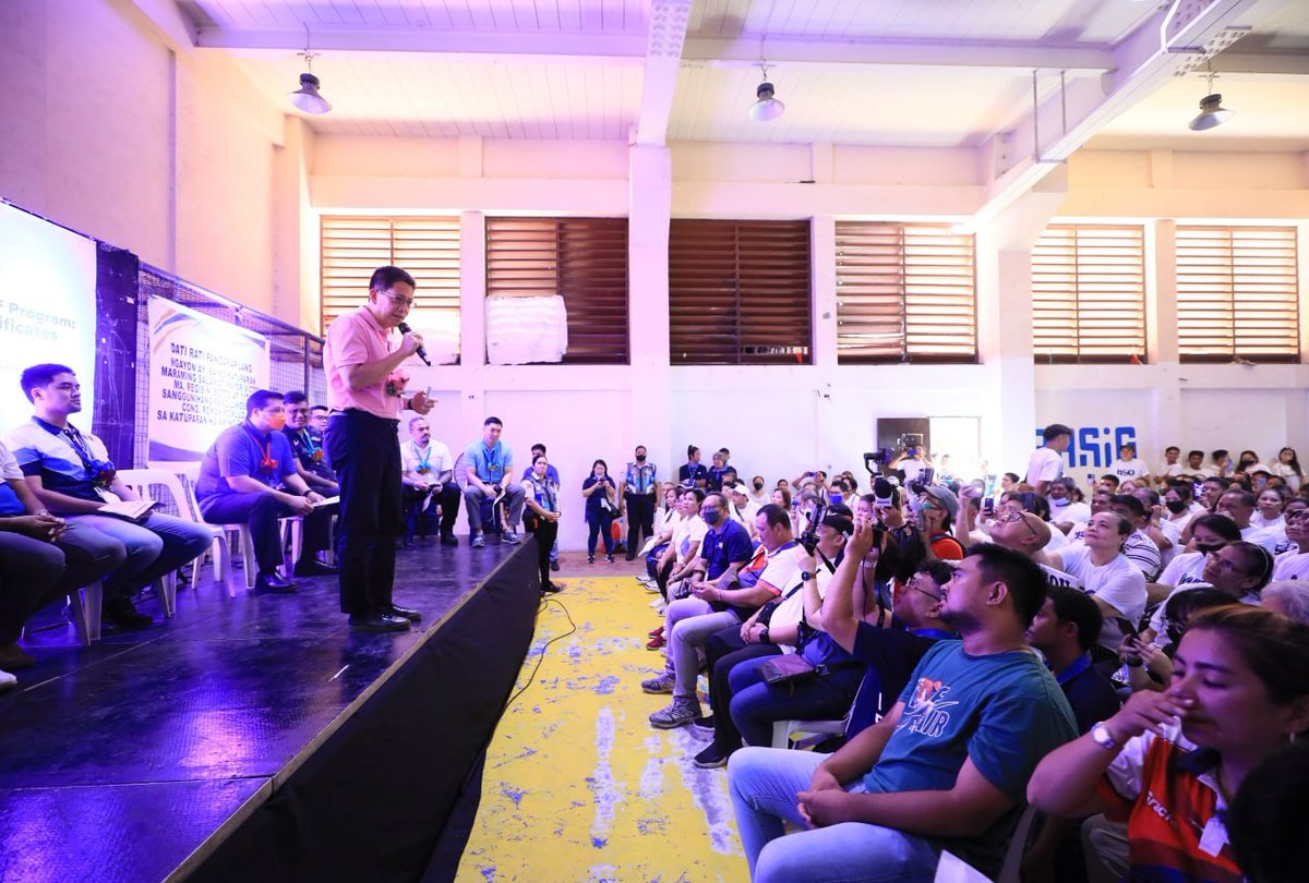VicoSotto's tweet photo. Naging emosyonal ang ilan sa kasama natin kanina sa Awarding ng Sertipiko bilang Benepisyaryo nang programa sa Pabahay.

Nasa 700 na residente-benepisyaryo-pamilya ang na-awardan kanina sa 2 lugar: ISMAR KALAWAAN (500+) at LAND FOR THE LANDLESS PALATIW  (160).

Pagkatapos ng 4 na dekadang pakikipaglaban at paghihintay, nasolusyunan ang mga problema sa lupa mula 2019-2022. Ngayong 2023, may awarding na (ibig sabihin, tiyak at may kasiguraduhan na ang mga benepisyaryo). 

👉 Sa ISMAR (Pics 1&2): (a) tumulong kami para magkasundo ang dalawang samahan at (b) binili ng LGU ang lupang kinatitirikan ng mga bahay nila (para wala na silang ibang kausap; huhulog-hulugan na lang nila ito).

👉 Sa "LAND FOR THE LANDLESS" (Pics 3&4), may mga inayos na legal matters. Hindi to naging madali dahil may mga dokumentong nawala (o hindi nagawa nang maayos) kaso wala na yung mga empleyadong responsable para rito.

#Pasig450 #ArawNgPasig