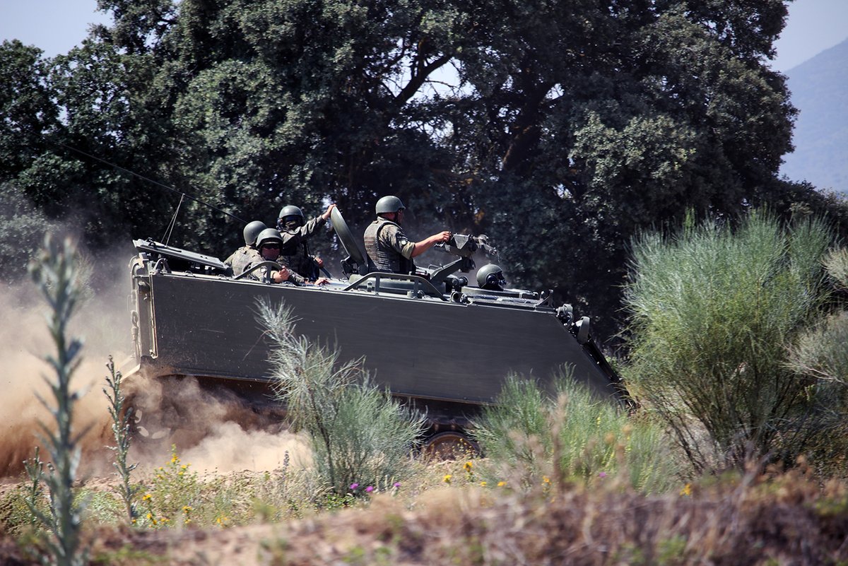 En #Toledo la #EUMAM-UA instruye a los soldados 🇺🇦 ucranianos en combate urbanizado con medios acorazados.
<a href="/EjercitoTierra/">Ejército de Tierra 🇪🇸</a>
#MOPS