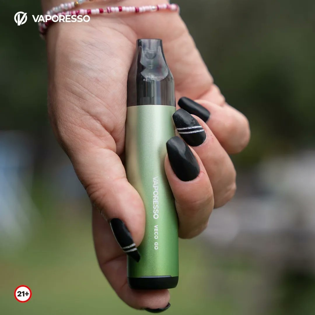 HealthCabin's tweet photo. ๐๐
๐๐Today's handcheck of #vaporessovecogo in green~๐ค๐
How do you like it?
โ๏ธBuilt-in 1500mAh Battery
โ๏ธ5ml Large Pod Capacity
๐All 9 Colors Available Now๐๐๐
..
๐Get Yours:๐
https://t.co/R6rUcue1sj
>
#vaporesso #vecogopod #vecogokit #vaporessovecogopod #vapewholesale https://t.co/NH8LNEKm66