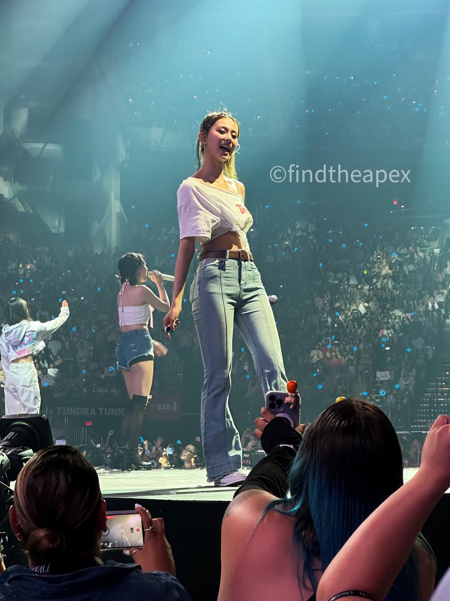 findtheapex's tweet photo. Tzuyu #twice #READYTOBE #READYTOBE_IN_HOUSTON #READYTOBE_IN_HOUSTON_D1 #twice5thworldtour #tzuyu https://t.co/8Ik5jA7Sy9
