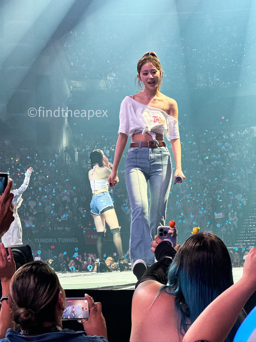 findtheapex's tweet photo. Tzuyu #twice #READYTOBE #READYTOBE_IN_HOUSTON #READYTOBE_IN_HOUSTON_D1 #twice5thworldtour #tzuyu https://t.co/8Ik5jA7Sy9