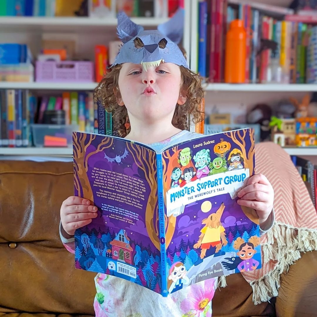 It's a full moooooooon today! 🐺🌕

📚 'Monster Support Group: The Werewolf's Tale' by <a href="/laurasuarezinfo/">Laura Suárez</a>

📷: @raisingsmallreaders