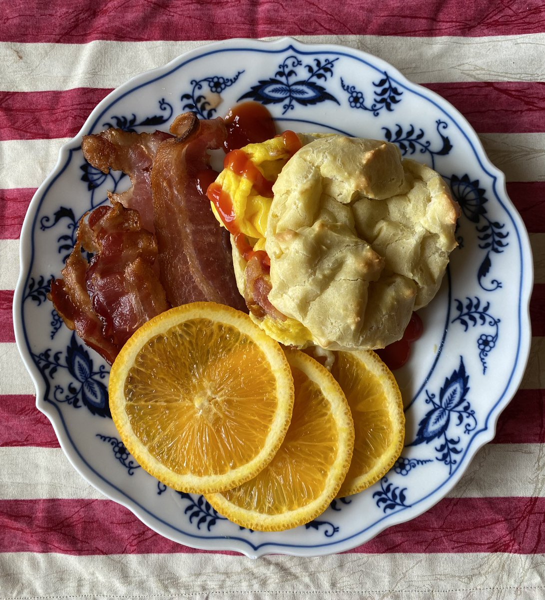 SciFiMom13's tweet photo. Hear me out ….
I’ve been doing Keto for the last 3 weeks, no bread in the house, so ……treating myself this holiday weekend with Profiteroles with Eggs, Bleu Cheese and Bacon 🇺🇸
#twitterbakeoff
#patechoux
@BakeoffJudge
@ebeth360 https://t.co/4x84u99WBv