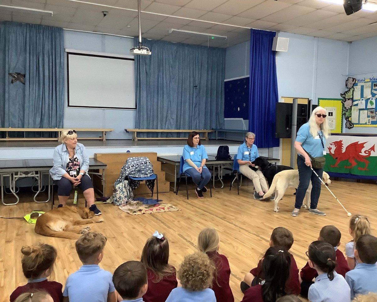 whitchurchprm's tweet image. Thank you so much to Sian and friends for bringing their guide dogs in to teach Reception children about the importance of working animals. @GuideDogsCymru #WPSRec