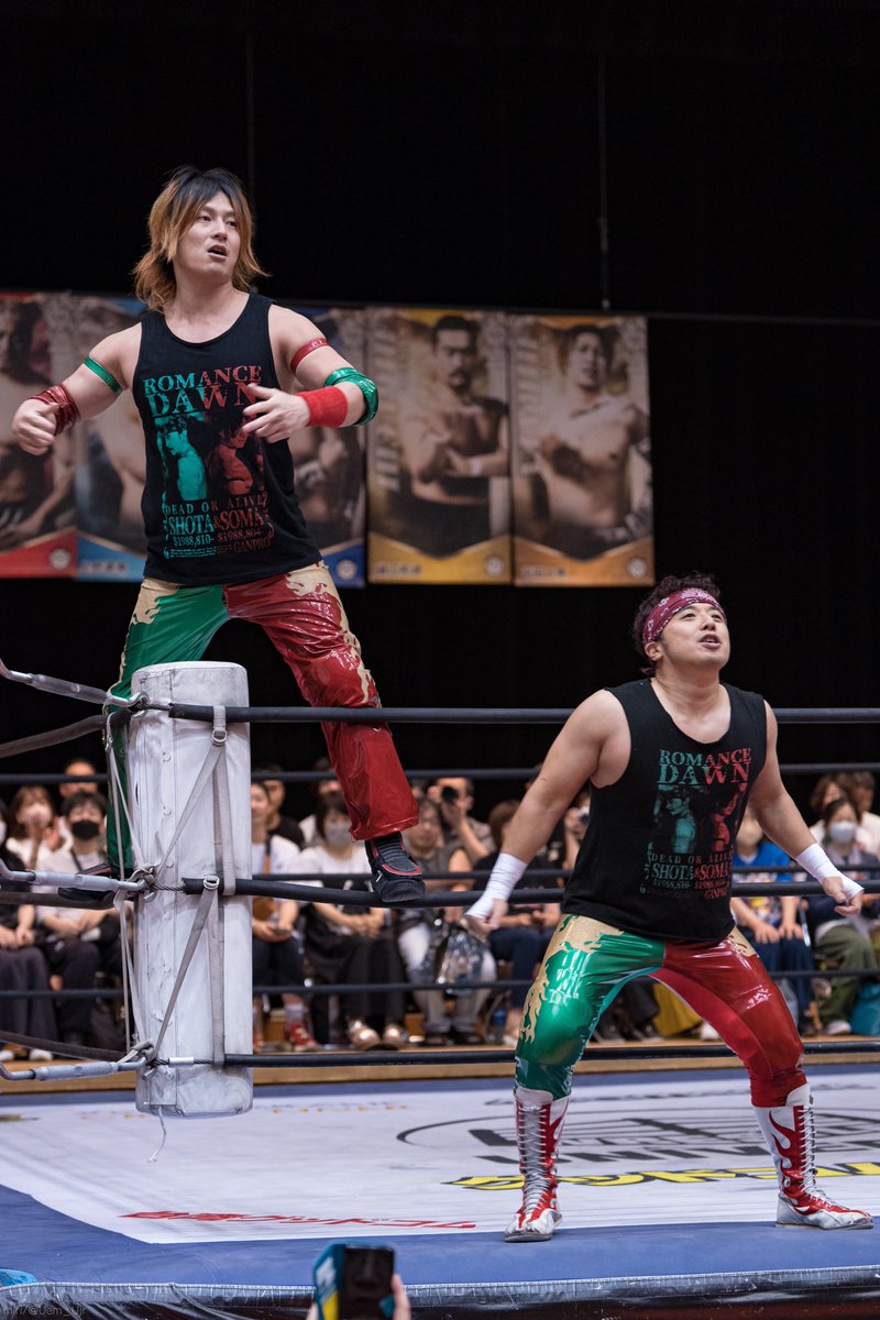 Uem_Ujr's tweet image. DDTでは普段から混迷を極めてる第二試合、松井さん興行の第二試合はもう第二試合の中の第二試合。実物のほうが早えよな…となるので、ユニバースか来年大会で見てください。

だが #ROMANCEDAWN はちゃんとカッコよかったんだ

▶︎#ddtpro #松井レフェリー興行2023
#高尾蒼馬 SomaTakao 
#翔太 Shota