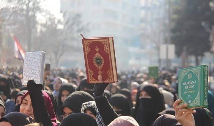 سوئیڈن ختم ہو جائے گا لیکن رب کا قرآن مومنوں کے سینوں میں قیامت تک محفوظ رہے گا❤
#سانحہ_قرآن_پاک_جلانا