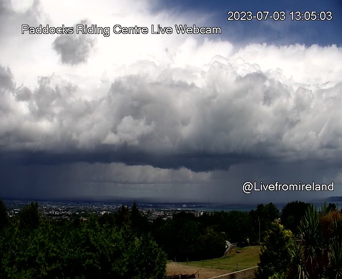 Livefromireland's tweet image. Breathtaking cloud over Dublin City now.

#thundercloud #weather #Dublin