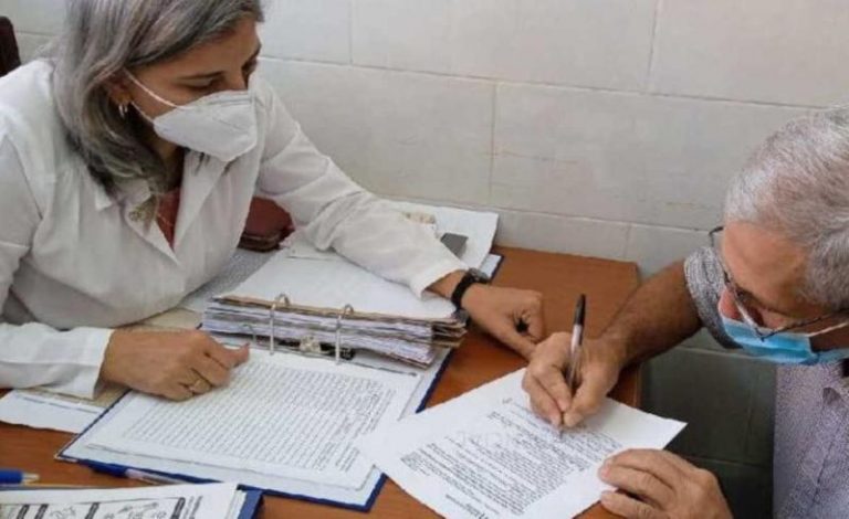 Avanza en #SanctiSpíritusEnMarcha  ensayo clínico para pacientes con Alzheimer.
Más de 60 pacientes se han evaluado y, de ellos, se han incluido 30 personas en el estudio destinado a evaluar la eficacia y seguridad del fármaco neuroprotector NeuralCIM.
#CubaPorLaVida
<a href="/DiazCanelB/">Miguel Díaz-Canel Bermúdez</a>
