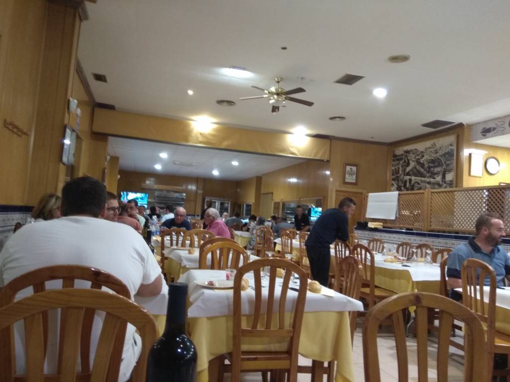 ChipironToledo's tweet photo. #RestauranteElChipirón, tu refugio para el calor y las altas temperaturas en #Toledo. Visitar #ElChipirónDeToledo es como un oasis en mitad del desierto, supone un auténtico alivio, aquí se está de lujo, sobre todo si disfrutas de tu bebida favorita y de nuestras especialidades. https://t.co/FQTaUbO0AD