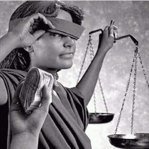 🌿🌿

العدالة يجب أن تزيل الضمادة من على عينيها

لفترة تكفي للتمييز بين الشر، والخير.

🌿🌿