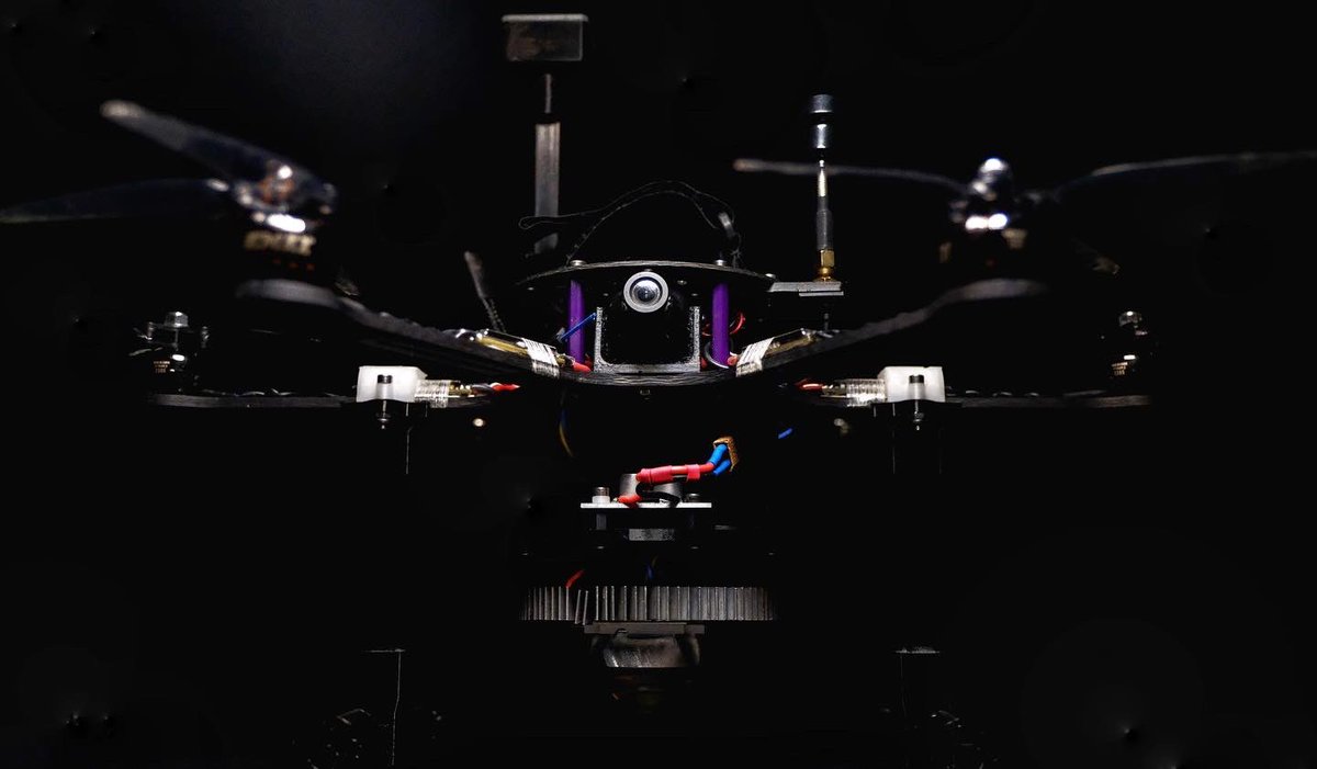 aerialworx's tweet image. Introducing our new single cell 10,000 lumens LED lighting rig drone, capable of soaring through both indoor and outdoor environments for an impressive flight duration of up to ten minutes.

@M_SParc #drone #lightingrig #droneoperators #engineering