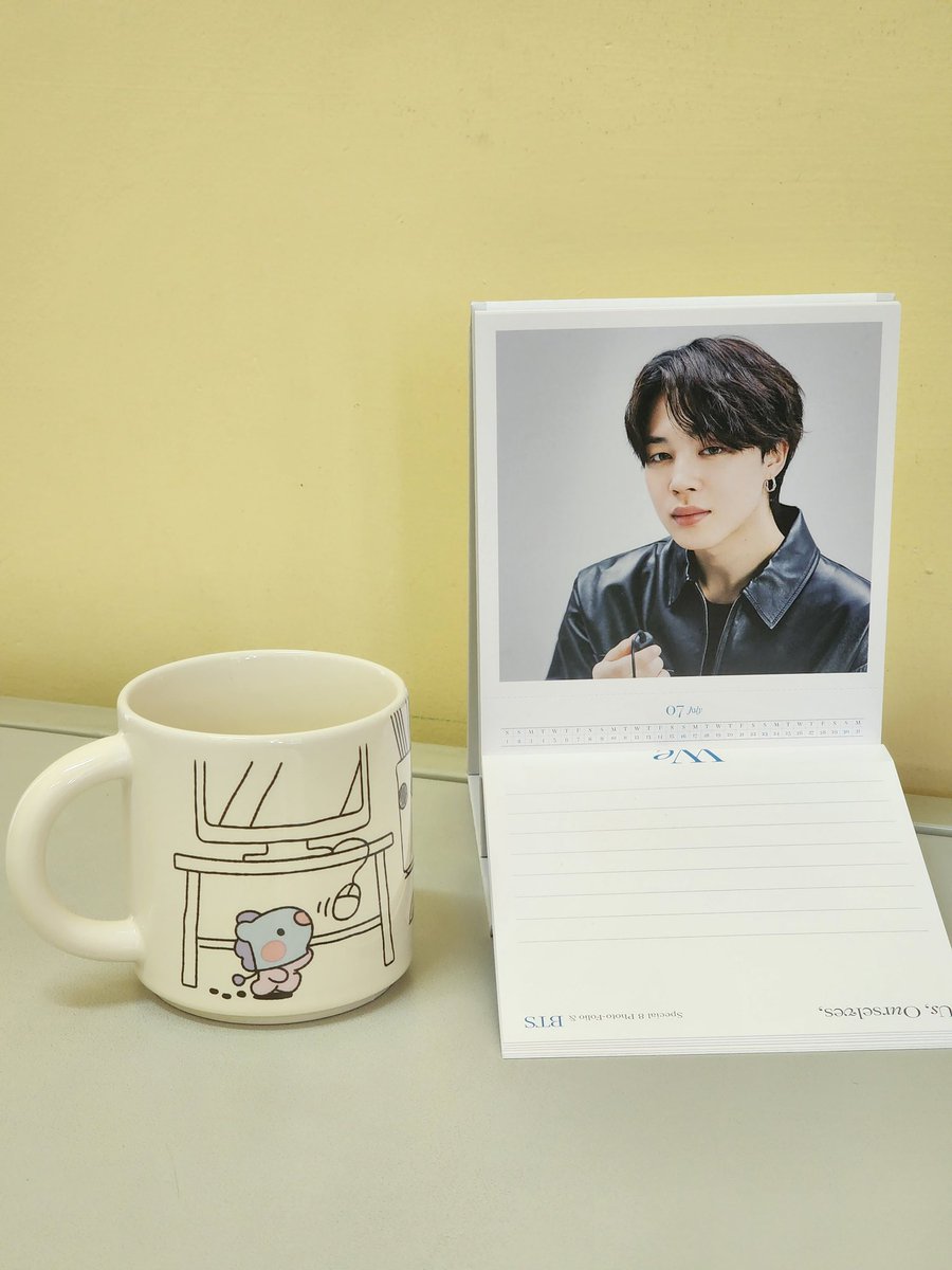 JaniesePinnock's tweet photo. Back at work 😪.  Need to earn money for my next Seoul trip, at least I have these 2 as my motivation. @BTS_twt 
#Seoul #seeyousoon
#backtotherealworld https://t.co/DreMHnBErm