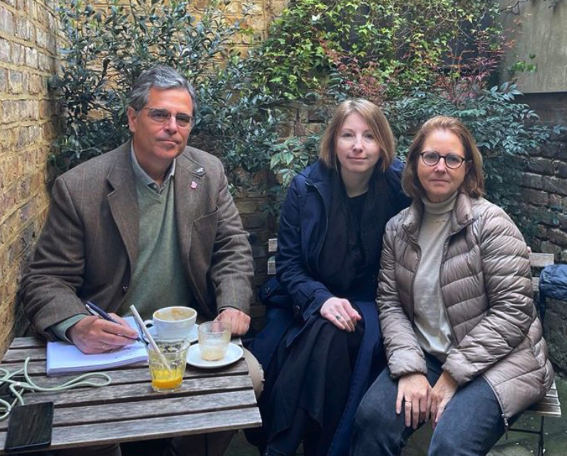 AvizorEdiciones's tweet photo. Con enorme tristeza os comunicamos que la gran escritora ucraniana, y nuestra amiga, VICTORIA AMELINA, ha fallecido en Dnipro
#aguantaUcrania #avizorediciones #FLMadrid23 #ucrania #ukraine #ukrainianliterature #unhogarparadom #victoriaamelina @Vamelina
https://t.co/1ZMCIMOY5d https://t.co/RphTMJ1nxk