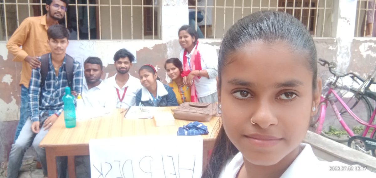 TheShahzadaAzad's tweet image. कॉलेज में हो रहे एडमिशन के दौरान #NSS टीम लीडर के तौर पर #Help_Desk का आयोजन किया।
#NSS 🇮🇳❤️
@_NSSIndia