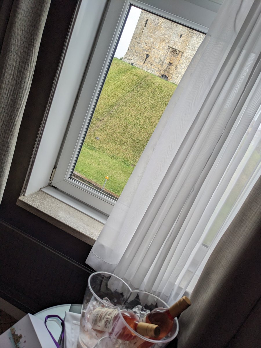 Lianne Ormandy-Brooks RN DN 💙 tweet media