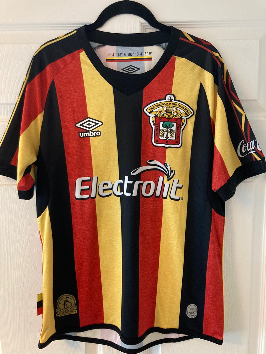ShirtsofNeil's tweet image. I’m going to post 4 of my footy shirts a day, until I get bored or run out, and keep adding them to this 🧵
1. Unión Española 🇨🇱
2. Orlando City 🇺🇸
3. Deportivo Toluca 🇲🇽
4. Leones Negros 🇲🇽