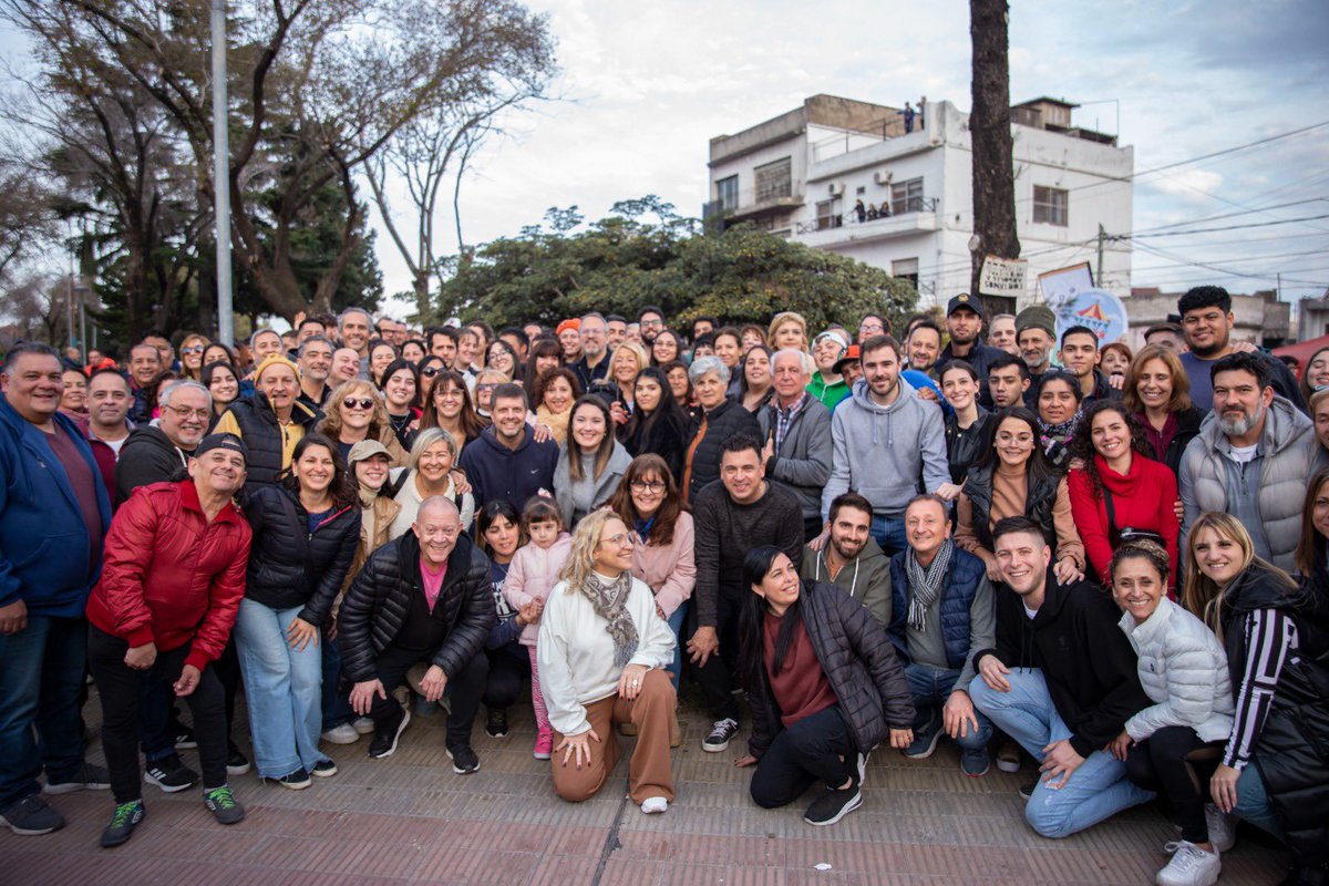 dievalen's tweet photo. Con el gran equipo del cambio ayer en avenida Alvear. #VamosPorMas 💪 https://t.co/xLf1Xr0gA6