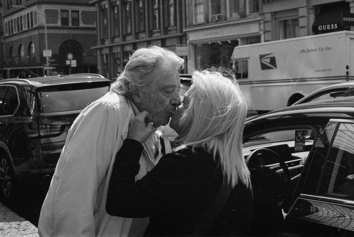 Еще раз о любви…

📍 SoHo, New York
📷 Canon AE-1 Program
🎞 Ilford HP-5 Plus 400