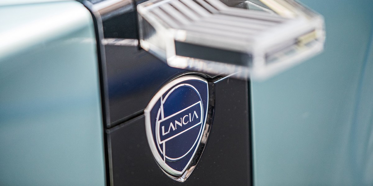 We’re all different, but when we're at home we all feel good. The new Lancia Pu+Ra HPE interior design has been created by #Cassina to reach the perfect home-feeling inside a car.
#LanciaPuRaHPE