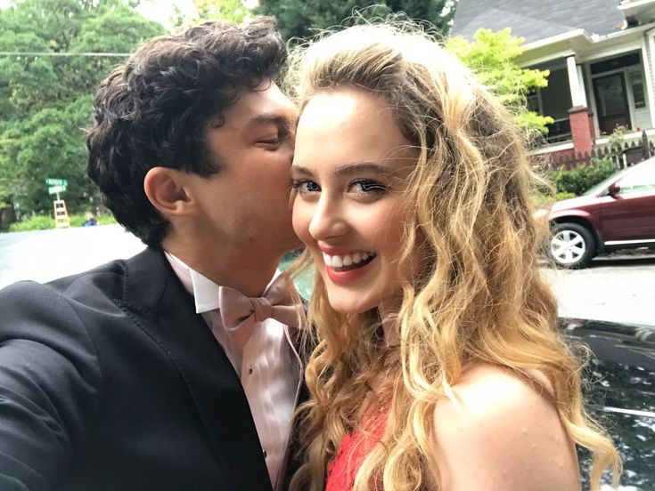 CH4SESGIRL's tweet photo. prom night https://t.co/u4ghLYHouk