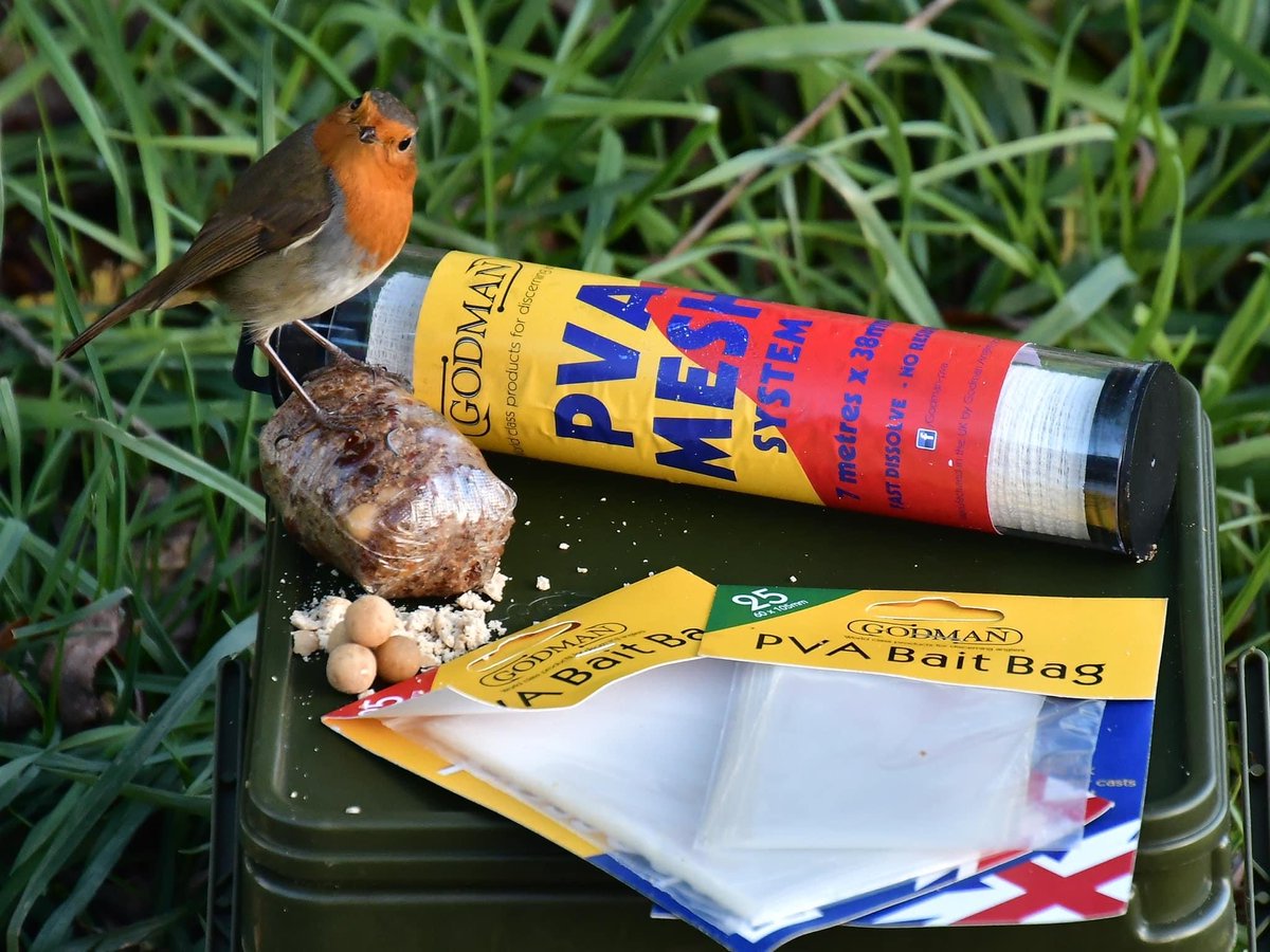 🐦🪶 Karl Jenkins capturing a beauty of a photo once again, little buddy can’t resist our PVA mesh and bags🎣🤣