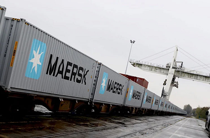 InvestInSpain's tweet photo. The companies @Maersk, @Renfe and @Cepsa are testing second-generation biofuels for rail transport in Spain. The main objective is to #decarbonise the rail corridor linking Algeciras (Cadiz) and Madrid. More info: https://t.co/Af4oirsfzD #investinspain https://t.co/XW3XOBjN6Z