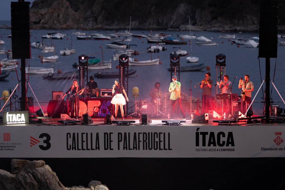 Festival ÍTACA (@itacacultura) on Twitter photo ❤️🩹 Això ha estat el punt final de l’#itaca2023!
La platja de Port Bo de Calella de Palafrugell va embogir amb el directe de <a href="/DFAmusic/">Delafé y Las Flores Azules</a>, com a cloenda d’#ElPrimerFestivalDelEstiu! 🙏🏼 Infinites gràcies per acompanyar-nos en aquesta edició tan especial! ❤️🩹 Això ha estat el punt final de l’#itaca2023!
La platja de Port Bo de Calella de Palafrugell va embogir amb el directe de <a href="/DFAmusic/">Delafé y Las Flores Azules</a>, com a cloenda d’#ElPrimerFestivalDelEstiu! 🙏🏼 Infinites gràcies per acompanyar-nos en aquesta edició tan especial!