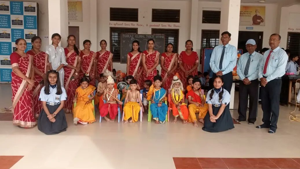 PGPSchopda's tweet photo. 𝗚𝗨𝗥𝗨 𝗣𝗢𝗨𝗥𝗡𝗜𝗠𝗔 𝗖𝗘𝗟𝗘𝗕𝗥𝗔𝗧𝗘D 𝗔𝘁 𝗣𝗚𝗣𝗦
𝘎𝘶𝘳𝘶 𝘗𝘰𝘶𝘳𝘯𝘪𝘮𝘢 𝘸𝘢𝘴 𝘤𝘦𝘭𝘦𝘣𝘳𝘢𝘵𝘦𝘥 𝘪𝘯 𝘵𝘩𝘦 𝘱𝘳𝘦𝘴𝘦𝘯𝘤𝘦 𝘰𝘧 𝘵𝘩𝘦 𝘊𝘩𝘪𝘦𝘧  𝘎𝘶𝘦𝘴𝘵, 𝘔𝘳. 𝘗𝘳𝘢𝘬𝘢𝘴𝘩 𝘋𝘦𝘴𝘩𝘮𝘶𝘬𝘩, 𝘢 𝘳𝘦𝘵𝘪𝘳𝘦𝘥 𝘗𝘩𝘺𝘴𝘪𝘤𝘴 𝘵𝘦𝘢𝘤𝘩𝘦𝘳. https://t.co/sRd28VyMiZ