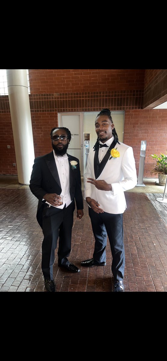 _brew_man's tweet image. Blessed to the fullest . No friends all family . Gotta love it !