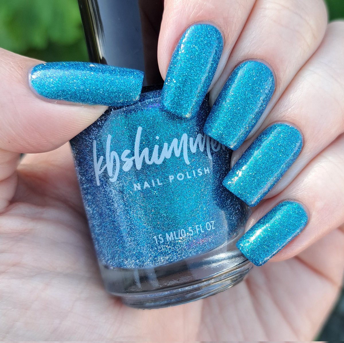 givemesparkles's tweet photo. This week's polish: 'Lounging Around' from @kbshimmer is an electric aqua blue glitter polish that shows off shimmers of blue-purple-green and is jam-packed with reflective/flash reactive glitters that sparkle in the light. 💙💚✨️💅 #kbshimmer #indienailpolish #givemesparkles https://t.co/zKGeYfxld1