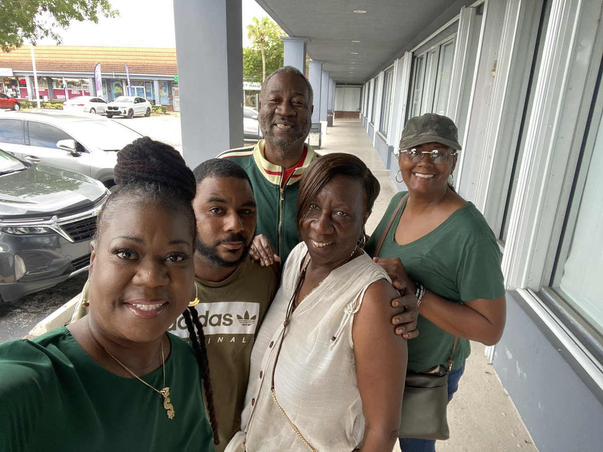 SybrinaFulton's tweet photo. 💚💚💚💚💚💚💚💚💚💚💚
I attended the 5 year Memorial &amp; Heavenly Birthday for #MendellButler 
These events are always bittersweet. But I must attend every now &amp; then for support. Susan Kennedy-Nanton you are a rare Diamond 💎 
#17yearsoldiswaytooyoung 💔🙏🏾#OurChildrenMatter https://t.co/vdnnJU8gGv