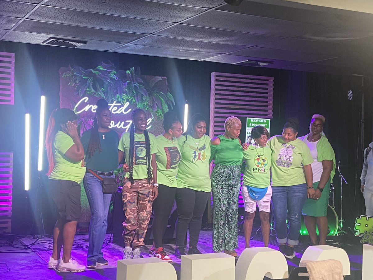 SybrinaFulton's tweet photo. 💚💚💚💚💚💚💚💚💚💚💚
I attended the 5 year Memorial &amp; Heavenly Birthday for #MendellButler 
These events are always bittersweet. But I must attend every now &amp; then for support. Susan Kennedy-Nanton you are a rare Diamond 💎 
#17yearsoldiswaytooyoung 💔🙏🏾#OurChildrenMatter https://t.co/vdnnJU8gGv