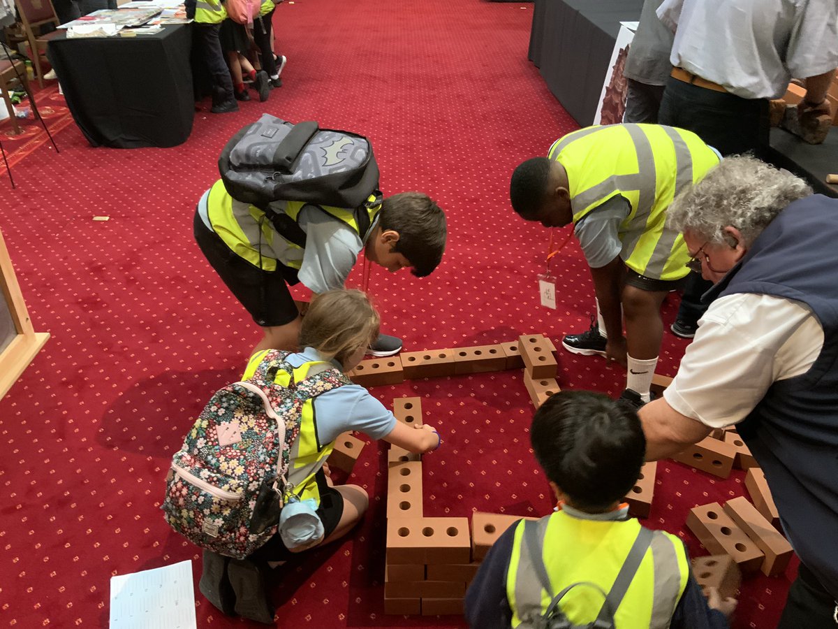 Year 5 are at the London Careers Festival in the beautiful Guildhall building, discovering the wealth of career opportunities that await them. We’ve basket weaved, learnt about the fundamentals of medicine and even laid bricks!