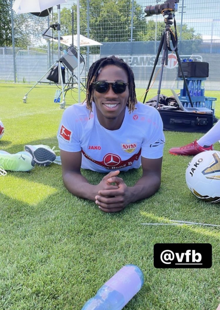 JuliOkazakii's tweet photo. Kann das bitte die #Sankoh breakout Saison werden 🙏🏼
Mir fehlt die Geduld 😶 #VfB #vfbstuttgart #porsche #mhp #merdeces #stuttgart #trainingsauftakt https://t.co/vnXuTjztB9