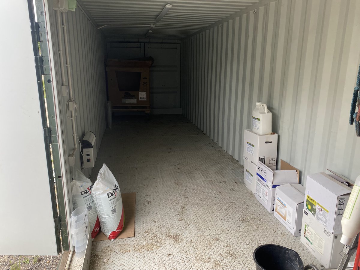 I am selling three converted containers - a 40ft bunded spray store, a 20ft converted workshop, and a 20ft converted office / cabin. Please RT. gumtree.com/p/other-miscel… gumtree.com/p/other-miscel… gumtree.com/p/other-miscel… DM me if interested.